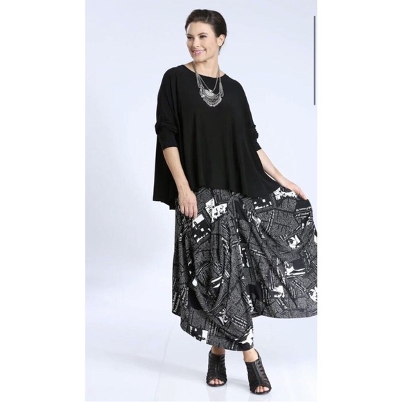 IC Collection Tops - IC Collection Dolman Sleeve Triangle Stretch Top in Black Size Small Tunic